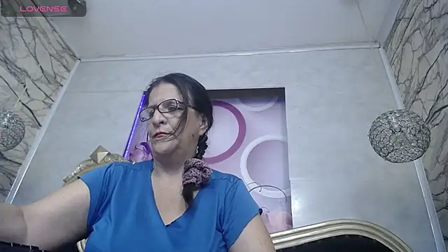 Snapshot of karito_mature17 chatting on June 10, 11:11 am karito mature17 online show from June 10, 11:11 am