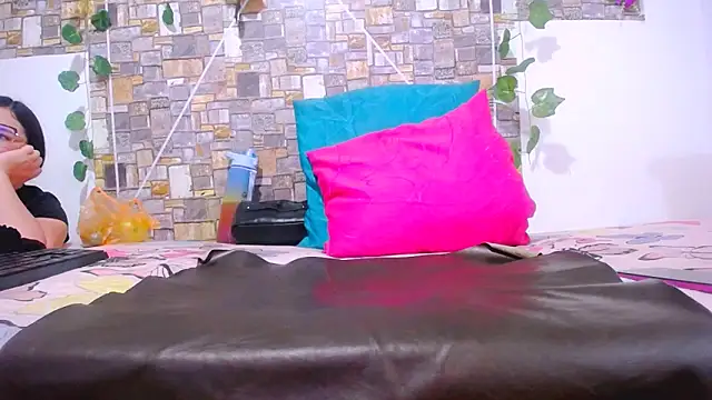 Snapshot of MaidenGame chatting on November 11, 3:18 pm MaidenGame online show from November 11, 3:18 pm