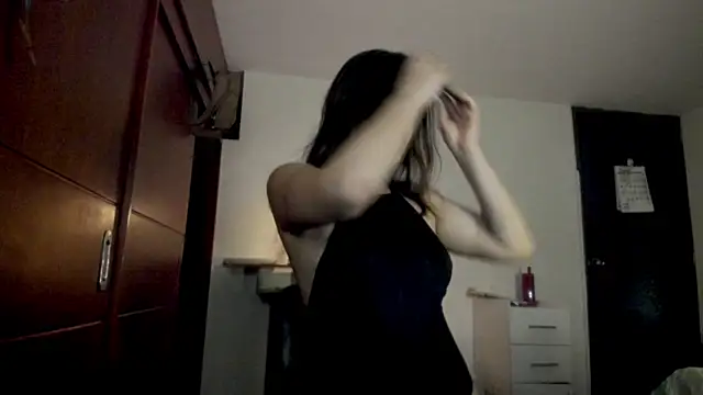 Lucyerobbie online show from April 14, 10:53 am