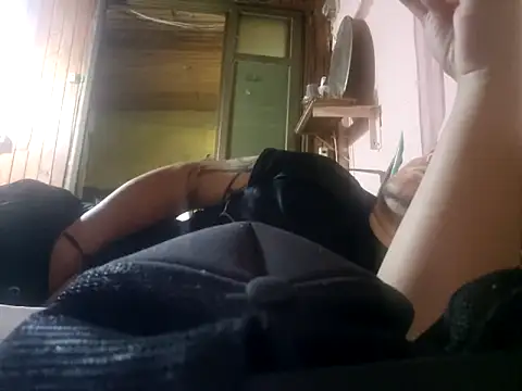 Snapshot of TusOjitosClaros69 chatting on December 3, 3:15 am TusOjitosClaros69 online show from December 3, 3:15 am