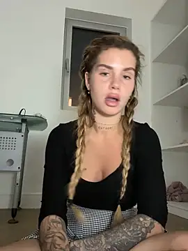 EmiliaCatalina online show from November 1, 5:03 am