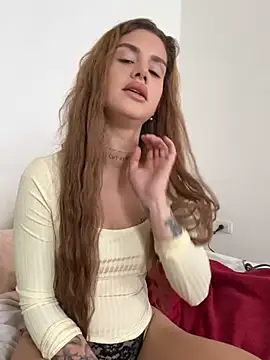 EmiliaCatalina online show from March 22, 6:20 pm