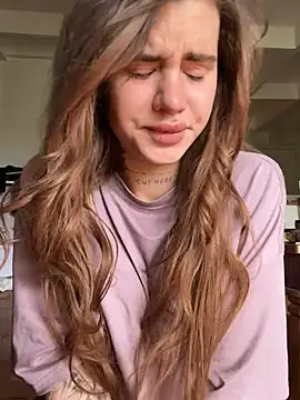 Snapshot of EmiliaCatalina chatting on March 12, 4:56 pm EmiliaCatalina online show from March 12, 4:56 pm