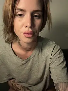 EmiliaCatalina online show from March 8, 1:44 am