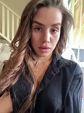 Snapshot of EmiliaCatalina chatting on February 28, 8:39 pm EmiliaCatalina online show from February 28, 8:39 pm