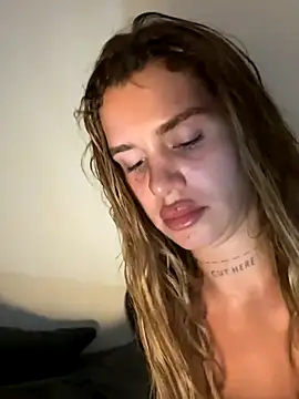 EmiliaCatalina online show from December 15, 11:42 pm