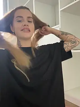 EmiliaCatalina online show from October 25, 8:53 pm