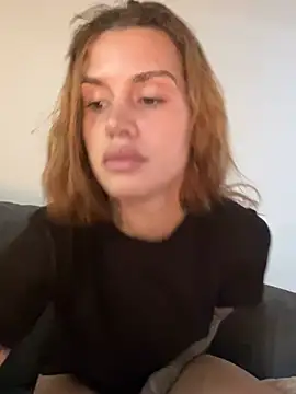 Snapshot of EmiliaCatalina chatting on February 19, 9:34 pm EmiliaCatalina online show from February 19, 9:34 pm