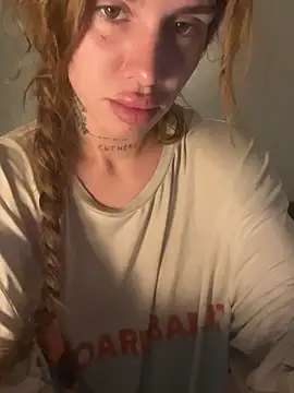 Snapshot of EmiliaCatalina chatting on February 24, 11:27 pm EmiliaCatalina online show from February 24, 11:27 pm