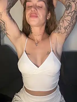 EmiliaCatalina online show from April 19, 12:55 am