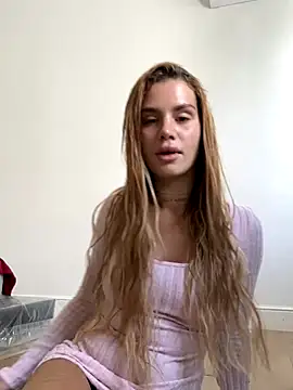 EmiliaCatalina online show from November 3, 6:33 pm