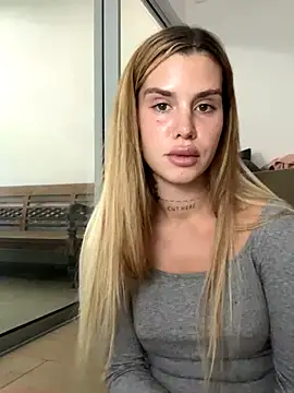 EmiliaCatalina online show from December 4, 8:19 pm