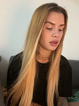 Snapshot of EmiliaCatalina chatting on January 15, 8:12 pm EmiliaCatalina online show from January 15, 8:12 pm