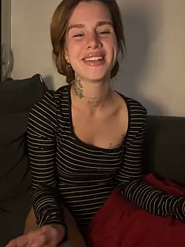 EmiliaCatalina online show from March 21, 12:45 am