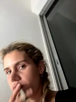 EmiliaCatalina online show from December 4, 1:15 am