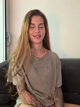 EmiliaCatalina online show from May 17, 4:29 pm
