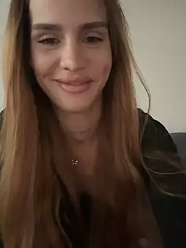 Snapshot of EmiliaCatalina chatting on June 25, 7:19 pm EmiliaCatalina online show from June 25, 7:19 pm