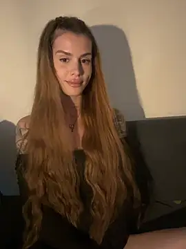 Snapshot of EmiliaCatalina chatting on July 16, 11:24 pm EmiliaCatalina online show from July 16, 11:24 pm