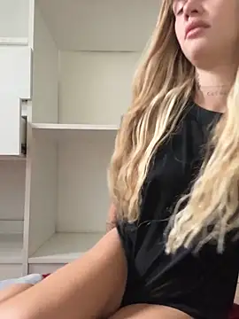 EmiliaCatalina online show from December 13, 8:04 pm