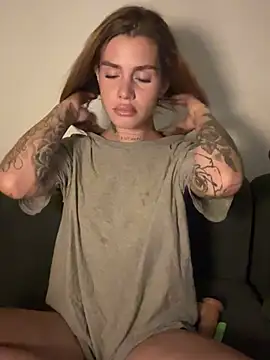 EmiliaCatalina online show from March 19, 12:21 am