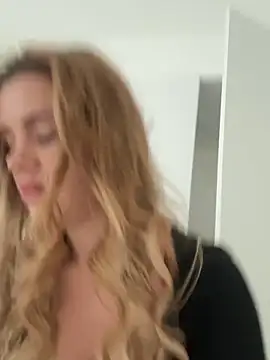 EmiliaCatalina online show from November 1, 9:19 pm