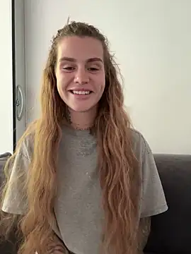 Snapshot of EmiliaCatalina chatting on February 23, 3:01 pm EmiliaCatalina online show from February 23, 3:01 pm