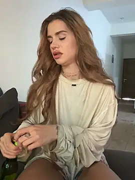 EmiliaCatalina online show from March 13, 9:42 pm