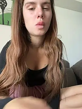 Snapshot of EmiliaCatalina chatting on March 21, 7:02 pm EmiliaCatalina online show from March 21, 7:02 pm