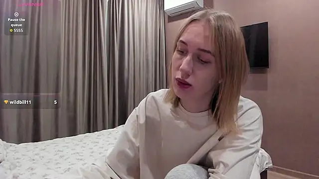 Snapshot of Mika_Ray chatting on November 9, 11:20 pm Mika Ray online show from November 9, 11:20 pm