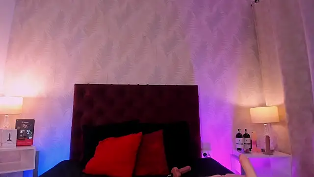 laura bassi online show from March 13, 8:26 am