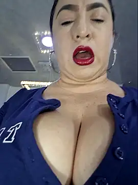 laura bassi online show from February 12, 3:06 am