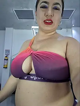 laura bassi online show from November 18, 3:10 am