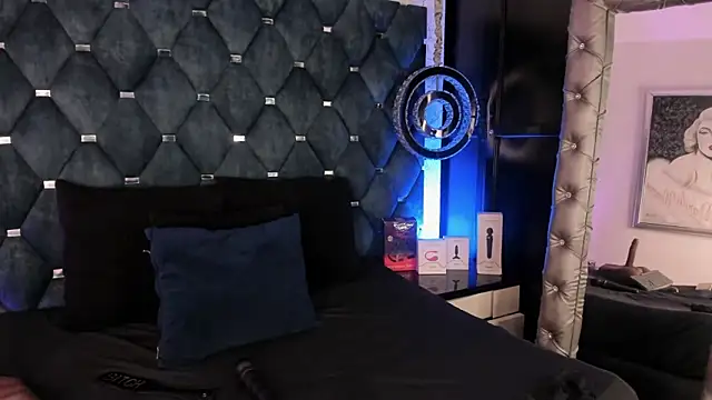 laura bassi online show from October 2, 4:05 am