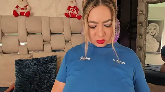 laura bassi online show from November 30, 5:41 am