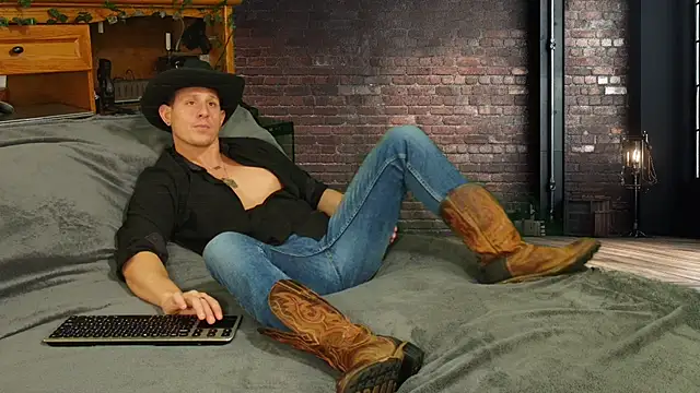 zack Fisher online show from February 11, 11:15 pm