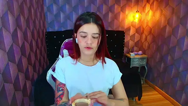 Snapshot of LiaHarryis chatting on November 6, 6:23 pm LiaHarryis online show from November 6, 6:23 pm