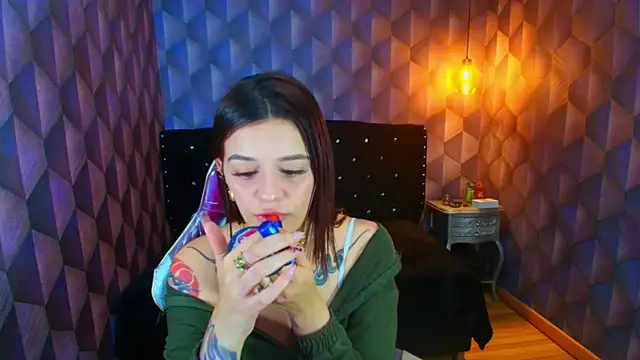 LiaHarryis online show from April 13, 7:07 pm