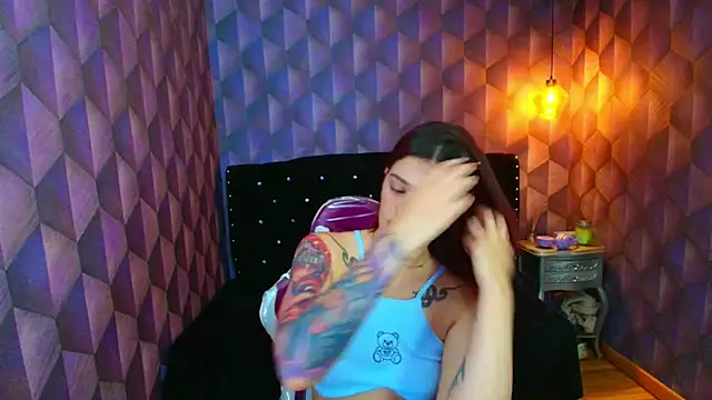 Snapshot of LiaHarryis chatting on November 3, 6:33 pm LiaHarryis online show from November 3, 6:33 pm