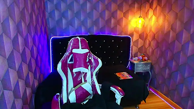 Snapshot of LiaHarryis chatting on February 14, 5:46 pm LiaHarryis online show from February 14, 5:46 pm