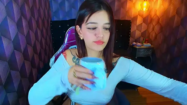 LiaHarryis online show from April 12, 4:21 pm