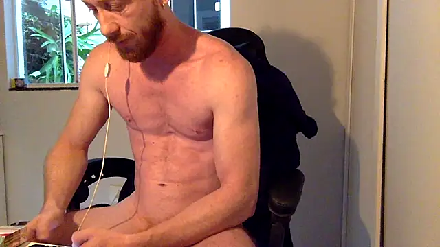 Snapshot of Smoker_Ginger chatting on April 21, 11:28 am Smoker Ginger online show from April 21, 11:28 am