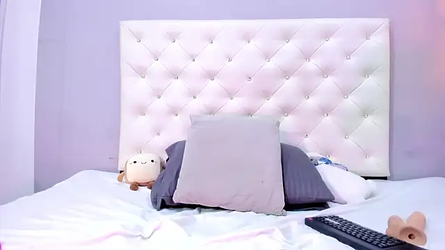 NICOLSKINNY1 online show from February 21, 8:33 pm