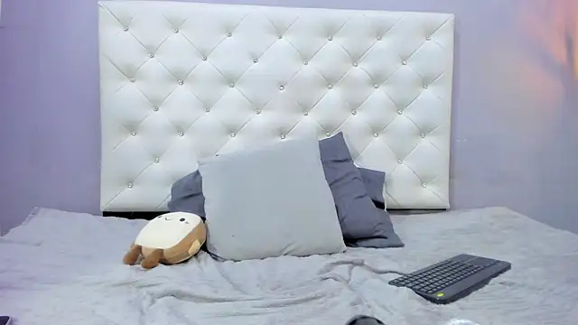 Snapshot of NICOLSKINNY1 chatting on June 15, 10:42 pm NICOLSKINNY1 online show from June 15, 10:42 pm