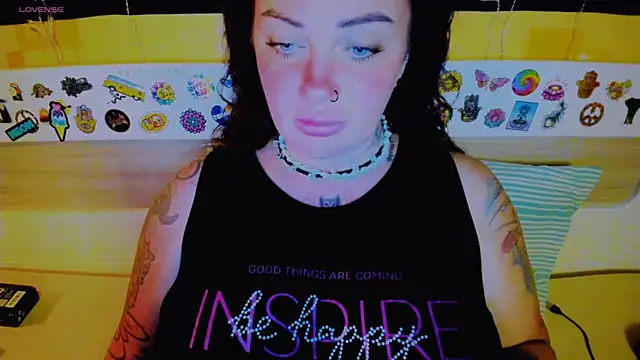 Snapshot of EllieOz chatting on September 8, 5:01 pm EllieOz online show from September 8, 5:01 pm