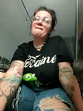 Snapshot of EllieOz chatting on October 1, 5:17 pm EllieOz online show from October 1, 5:17 pm