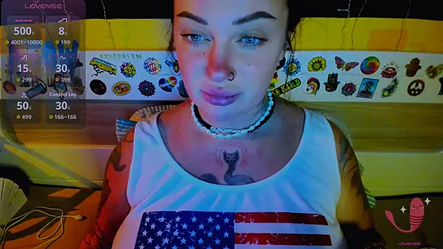 Snapshot of EllieOz chatting on November 18, 6:22 pm EllieOz online show from November 18, 6:22 pm