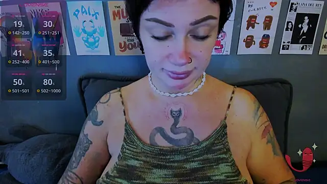 Snapshot of EllieOz chatting on July 8, 1:01 pm EllieOz online show from July 8, 1:01 pm