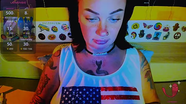 Snapshot of EllieOz chatting on December 14, 2:55 pm EllieOz online show from December 14, 2:55 pm