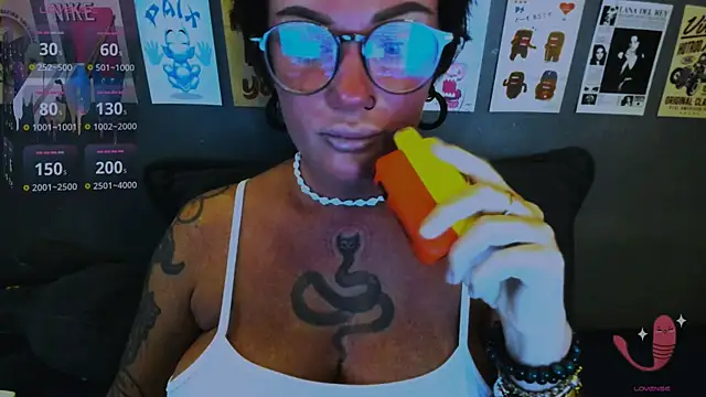 EllieOz online show from May 18, 4:12 pm