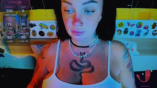 Snapshot of EllieOz chatting on December 3, 3:55 pm EllieOz online show from December 3, 3:55 pm